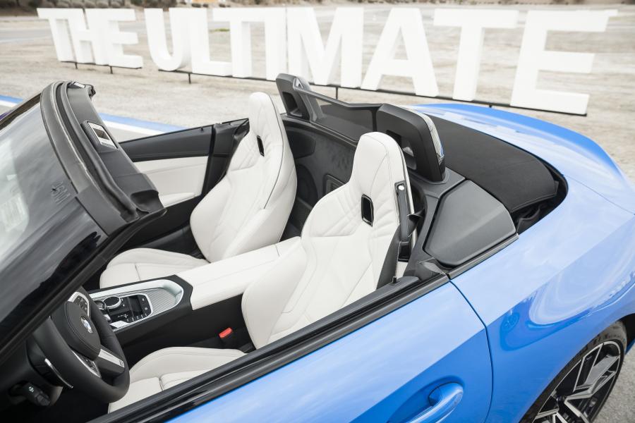 Интерьер BMW Z4 sDrive30i M Sport (G29) 2019 года  (NA) (фото 2 из 24)